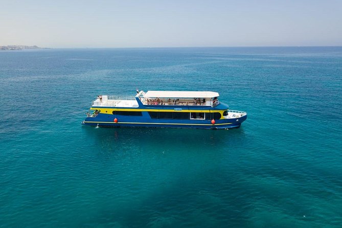 Paradise Catamaran Conquest 2 Hours Semi Submarine & snorkeling - Hurghada - Looking through the glass at 4 meters