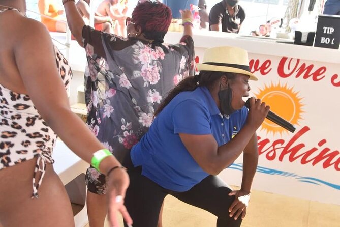 Party Catamaran: OpenBar, Music, Negril Beach, Caves, Snorkeling - Snorkeling with music and an open bar