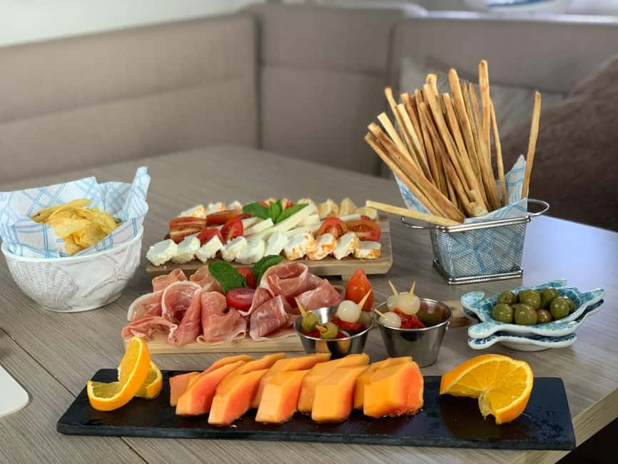 Pasito Blanco : Private sailing tour with food & drinks - Why a private Pasito Blanco sailing trip feels different