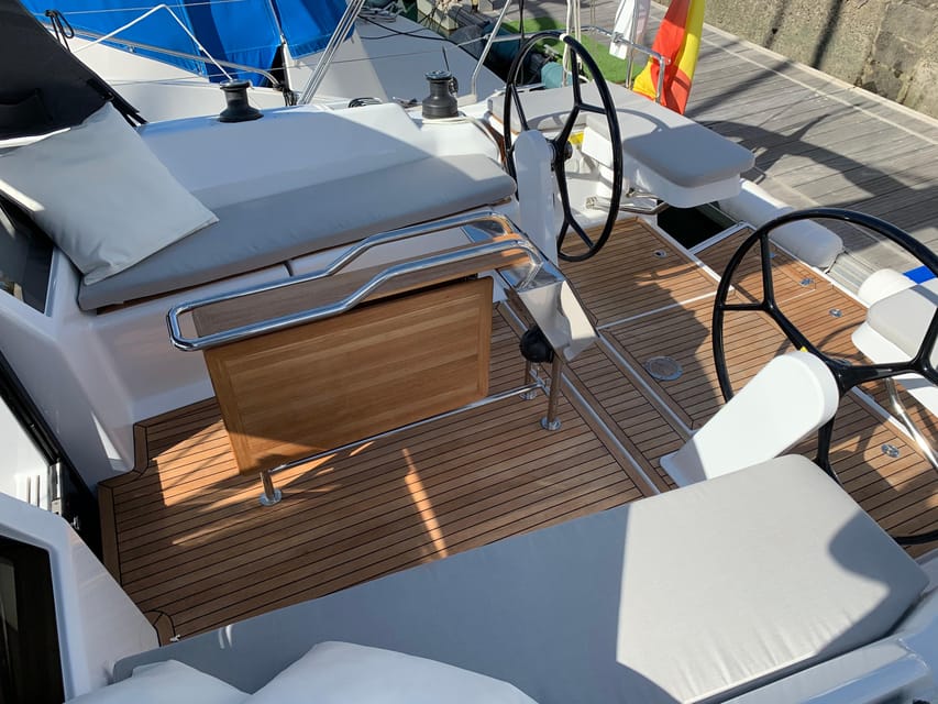 Pasito Blanco : Private sailing tour with food & drinks - The people who make the trip work