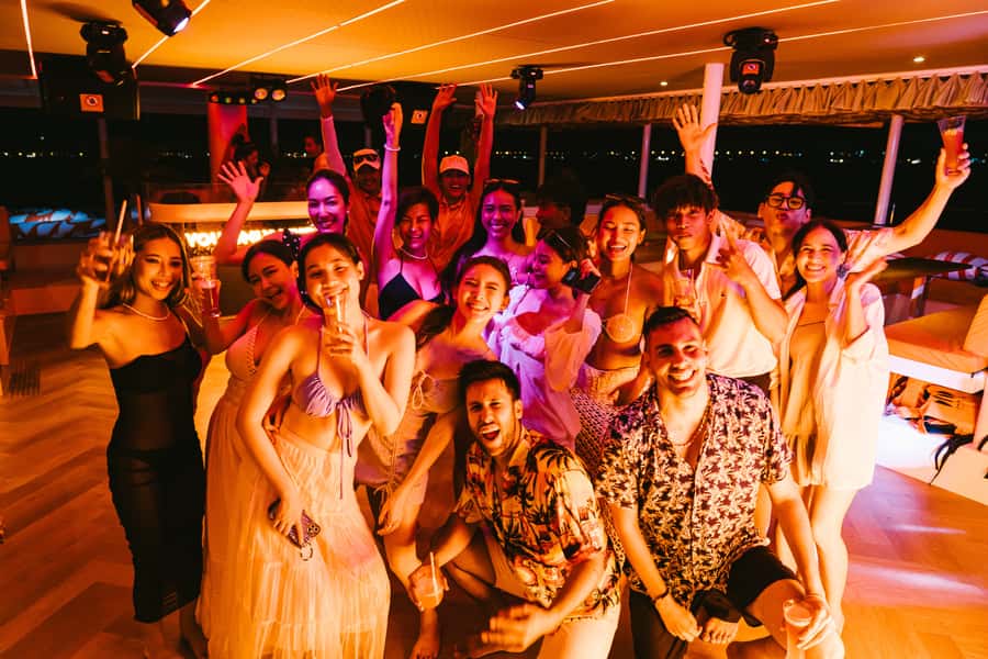 Pattaya: 3-Island Hopping Sunset Yacht & Buffet with Live DJ - Why this yacht trip is different from a quick island excursion