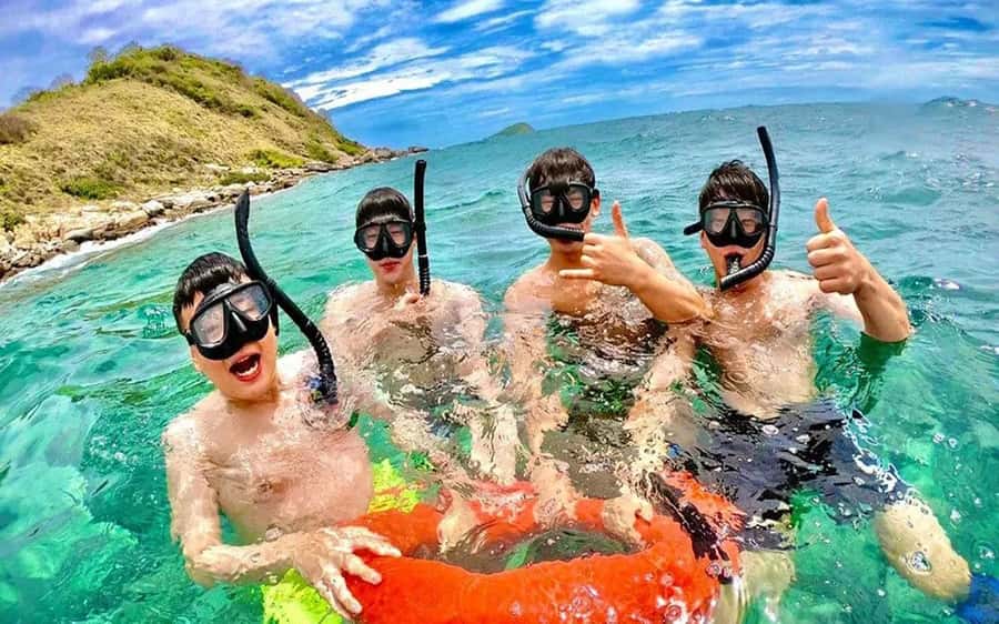 Pattaya: 3 Islands Catamaran Tour with Buffet Lunch - Koh Phai, the main two-hour stop