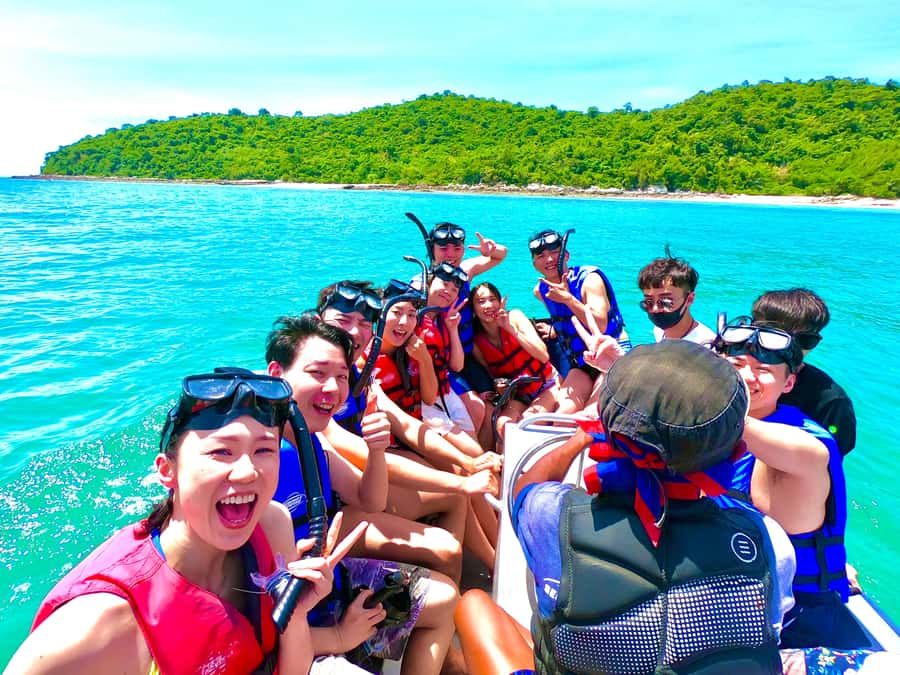 Pattaya: Exclusive 3-Island Catamaran Tour with Buffet Lunch - The trip back: a social finish
