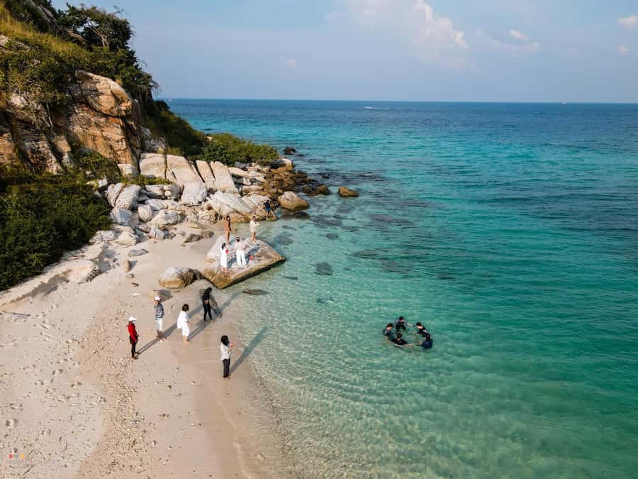 Pattaya: Full-Day 2 Islands Yacht Trip with Lunch and Sunset - Koh Rin and the Best Water Time of the Day
