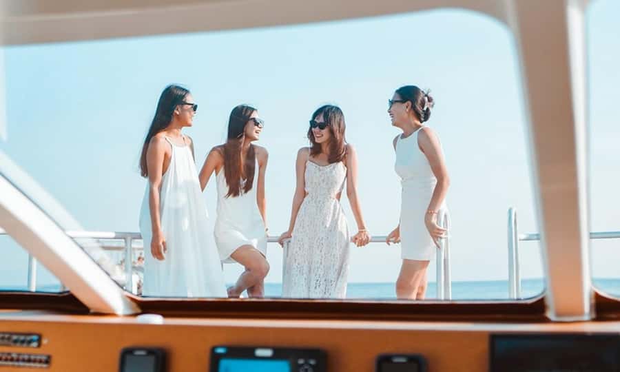 Phuket:Phi Phi, Bamboo, Maiton, Maya Speed Catamaran Tour - Maya Bay From the Water or Shore
