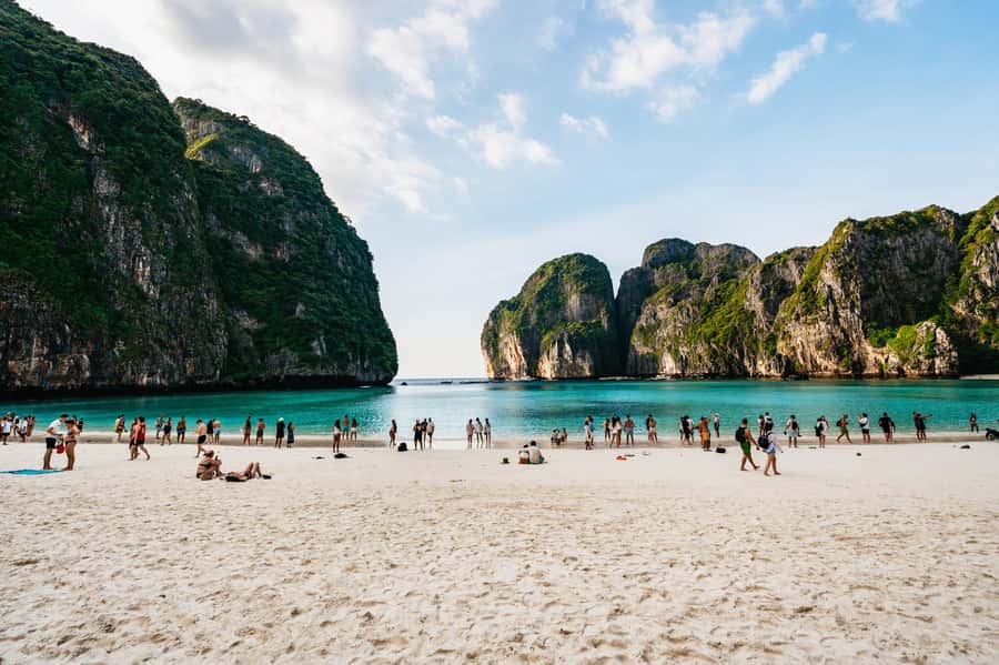 Phuket: Phi Phi Islands Day-Trip by Speed Catamaran - Phi Phi Don lunch and a short look around
