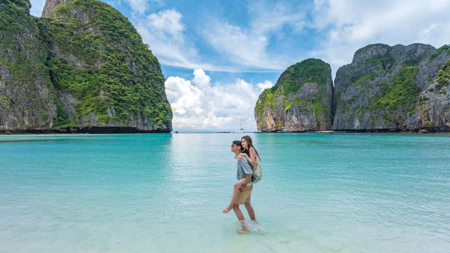 Phuket: Phi Phi Khai or Maiton Island by Speedboat/Catamaran - Phi Phi Don lunch and the limits of a group meal