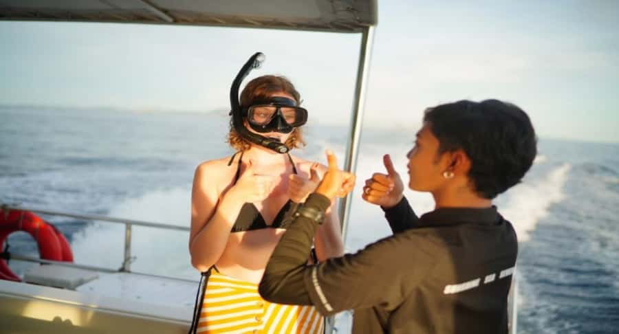 Phuket: Phi Phi, Maya, and Maiton by Luxury Yacht with Lunch - The catamaran, comfort and group size