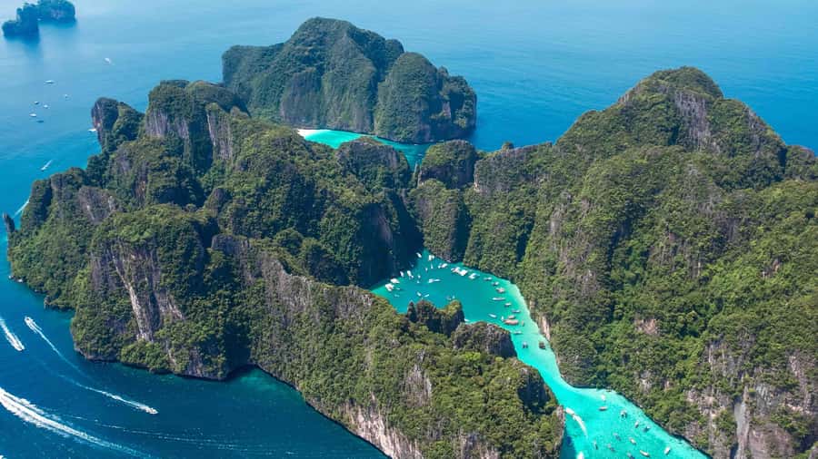 Phuket: Phi Phi, Maya & Bamboo By Premium Speed Catamaran - Snorkeling and lunch on Phi Phi Don