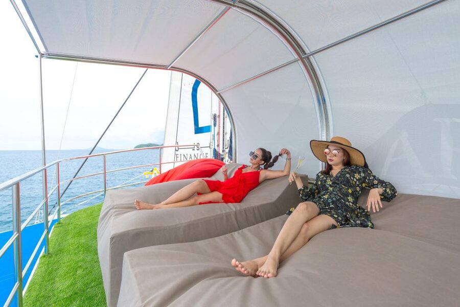 Phuket: Racha and Coral Island Catamaran Tour with Lunch - Lunch aboard the catamaran