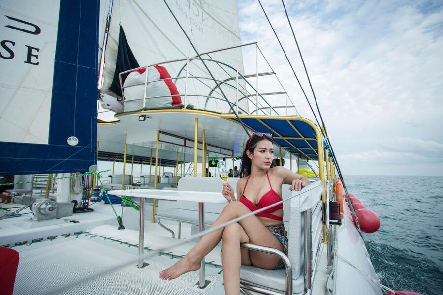 Phuket: Racha and Coral Island Catamaran Tour with Lunch - Fishing on the return ride