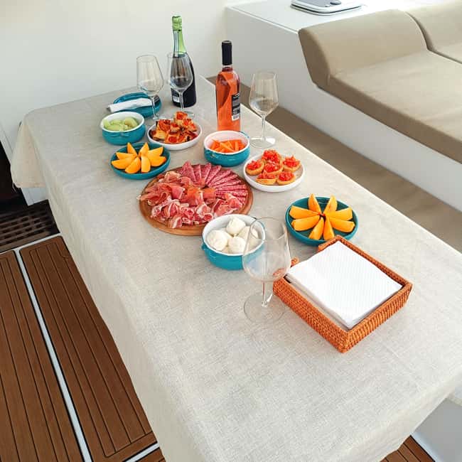 Polignano a Mare: Catamaran Tour with Aperitif & Local Food - A sea-level introduction to Polignano a Mare