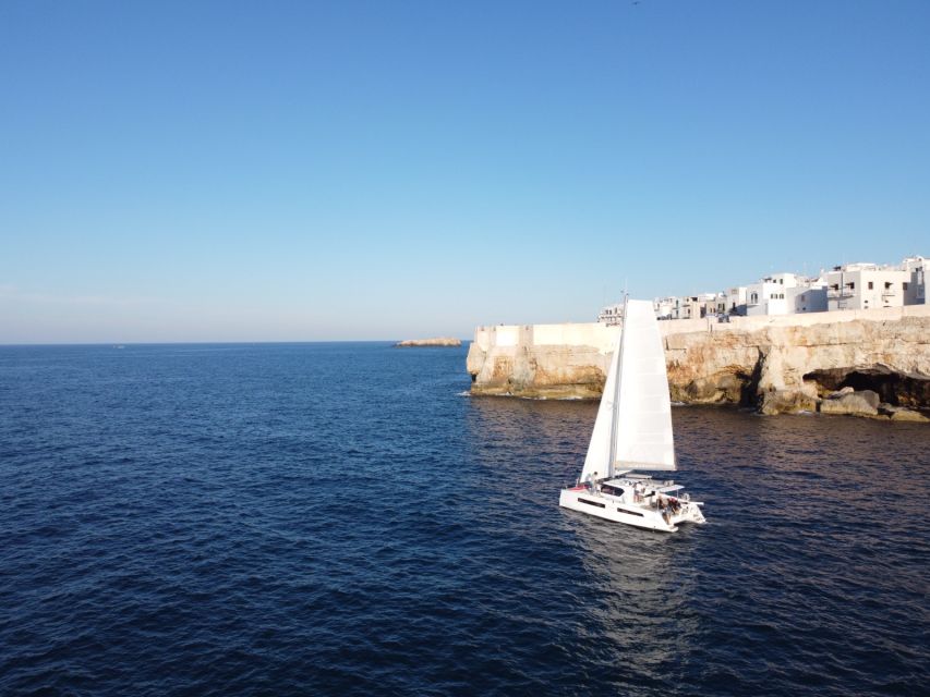 Polignano a Mare: Catamaran Tour with Aperitif & Local Food - Returning along the coast to Cala Ponte Marina