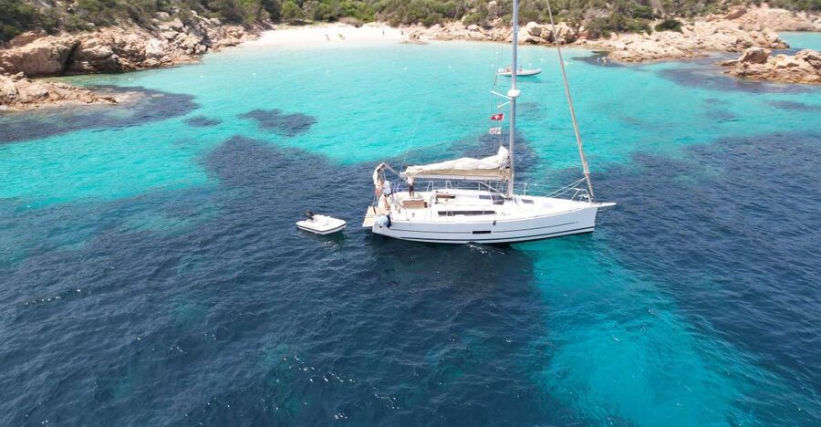 Poltu Quatu: La Maddalena Archipelago Sailboat full-day trip - Lunch on the water with Cindy and Mario