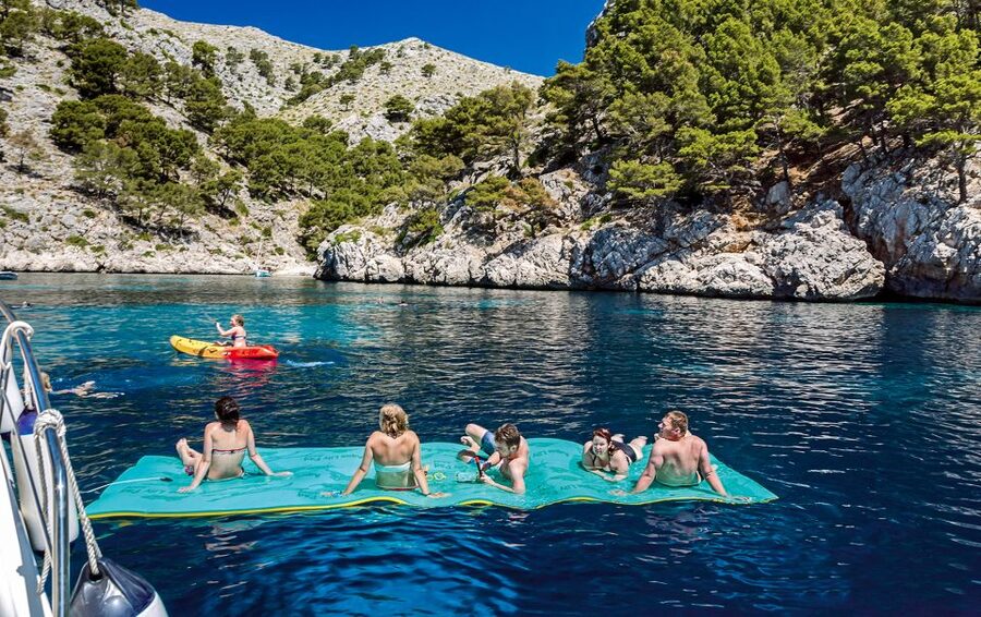Port d'Alcudia: North Coast Catamaran Cruise with Meal - What happens at the swimming stops