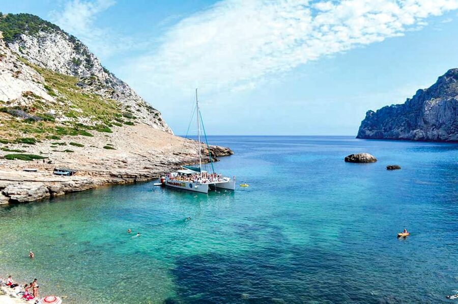 Port d'Alcudia: North Coast Catamaran Cruise with Meal - Music, seating, and the feel onboard
