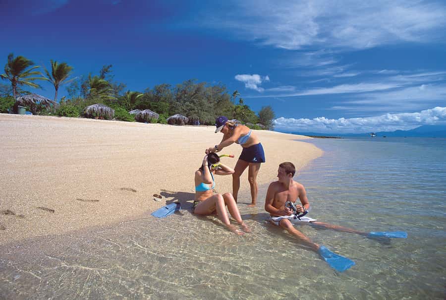 Port Douglas: Low Isles Afternoon Cruise on Luxury Catamaran - Walking Low Isles Heritage Island