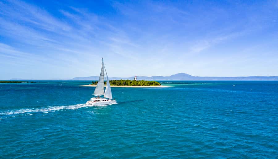 Port Douglas: Reef & Low Isles Cruise on Luxury Catamaran - The 15-kilometer catamaran ride from Port Douglas