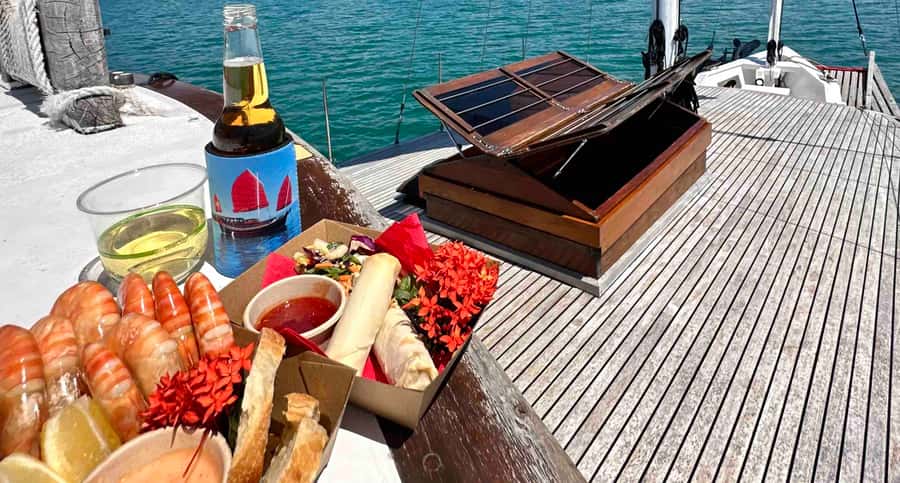 Port Douglas: Shaolin Seafood Lunch Sail, with Fresh Prawns - Key points to know before booking
