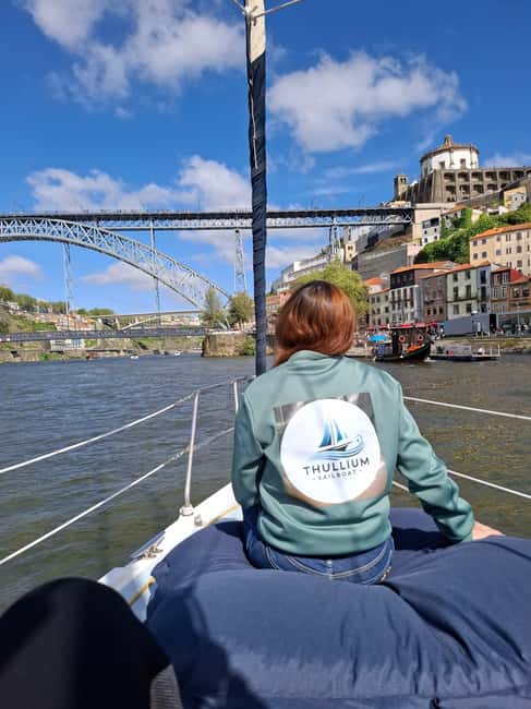 Porto, a cruise with open sails, drinks&snacks - From the Arrábida Bridge to central Porto
