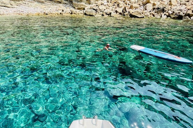 Porto Conte: Half-day catamaran tour with aperitif - The guide makes the difference