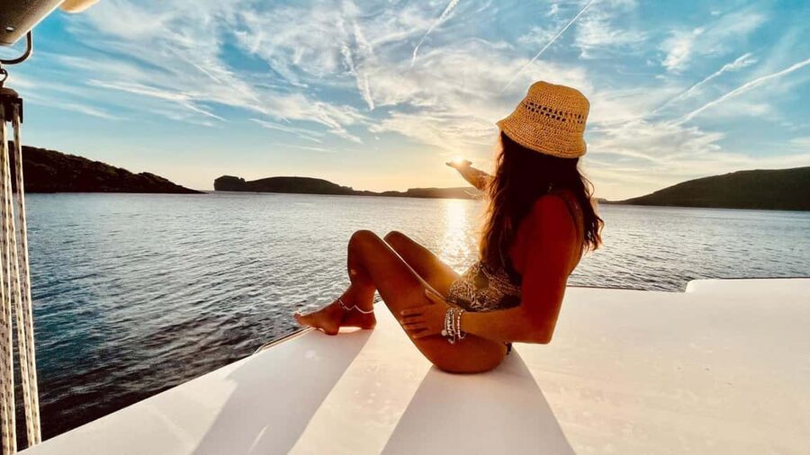 Porto Conte: Sunset catamaran excursion with aperitif - The Cat 10 Daag makes a difference