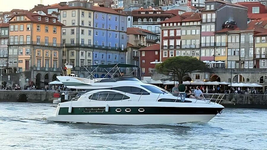 Porto: Luxury 6 Bridges Yacht Cruise with Wine & Snacks - Key points to know before you book