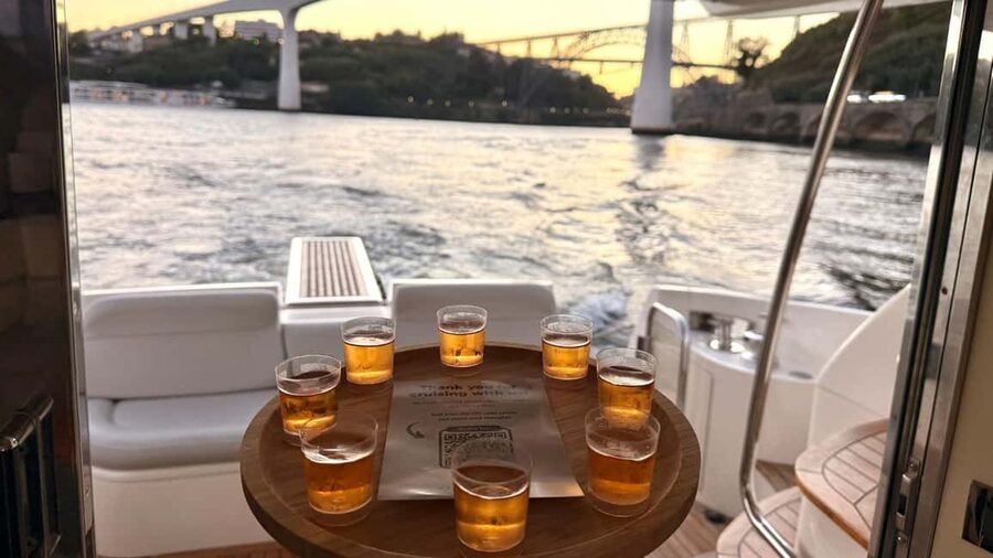 Porto: Luxury 6 Bridges Yacht Cruise with Wine & Snacks - Continuing west past Arrábida Bridge