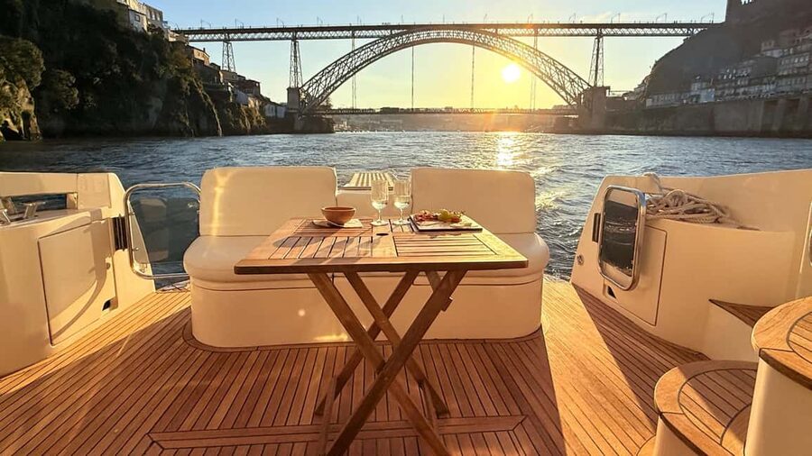 Porto: Luxury 6 Bridges Yacht Cruise with Wine & Snacks - Foz do Douro and the mouth of the Atlantic