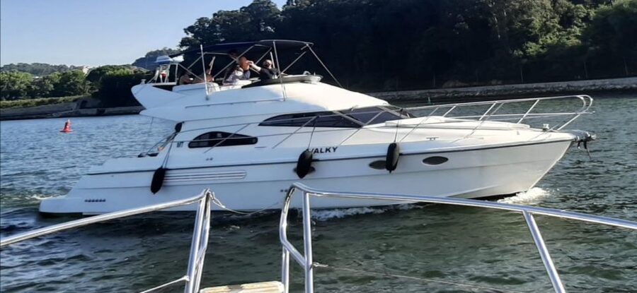 Porto: Luxury Yacht Tour of the 6 Bridges and Douro Estuary - Key points at a glance