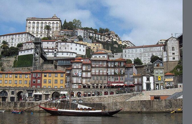 Porto: Private Yacht Cruise with Local Wine, Snacks and 6 Bridges - Key things to know before boarding