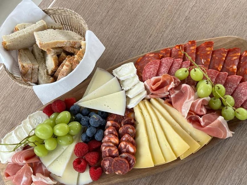 Porto: Private Yacht Cruise with Local Wines & Snacks - The eastern bridges: Freixo, São João, and Maria Pia