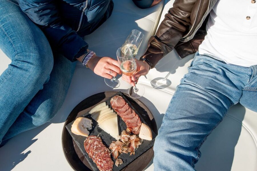 Porto: Romantic Sailboat Cruise - Arrábida Bridge and the cruise toward Foz