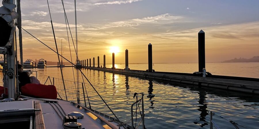 Porto: Romantic Sailboat Cruise - Jardins do Palácio de Cristal from the water