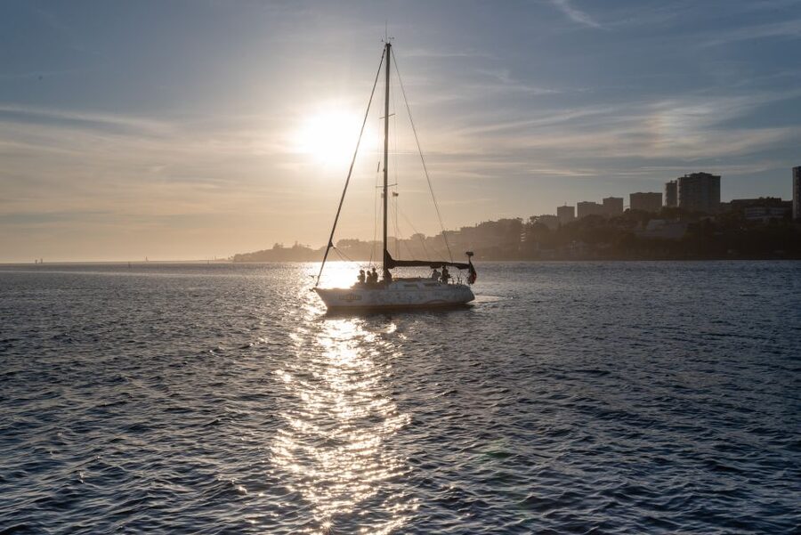 Porto: Romantic Sailboat Cruise - Dom Luís I Bridge and Ribeira