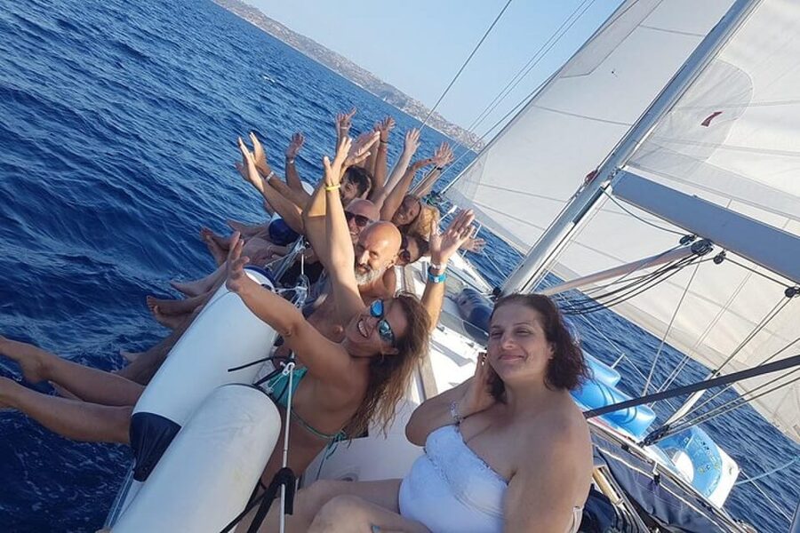 Porto San Paolo: Tavolara Island Sailboat Cruise with Lunch - Lunch with Sardinian flavors onboard