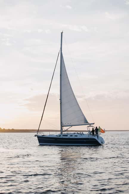 Porto: Sunset Cruise with Welcome Drink in a Sailboat - Key points to know before you book