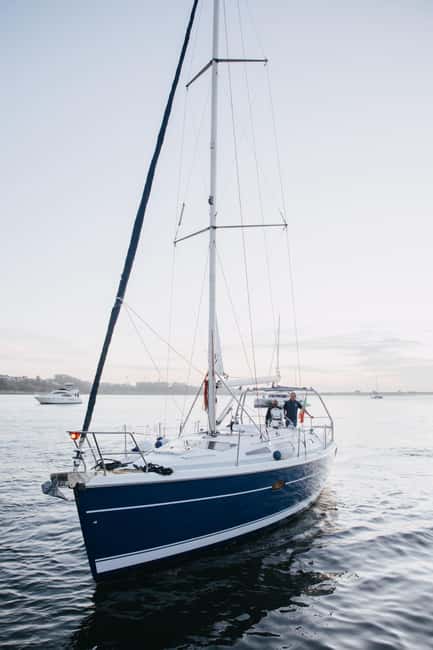 Porto: Sunset Cruise with Welcome Drink in a Sailboat - Arrábida Bridge and Jardins do Palácio de Cristal