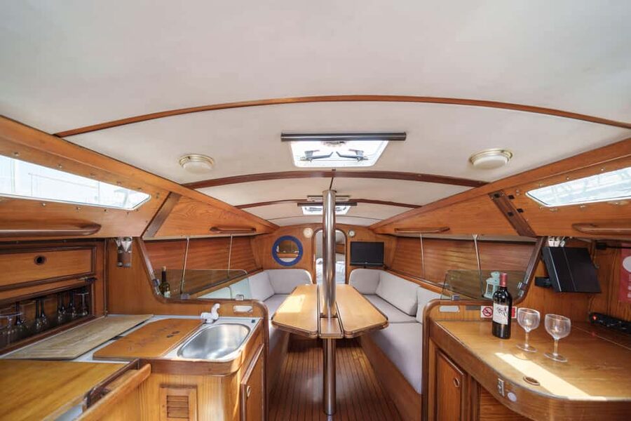 Porto: Sunset Cruise with Welcome Drink in a Sailboat - Alfândega and the historic riverfront
