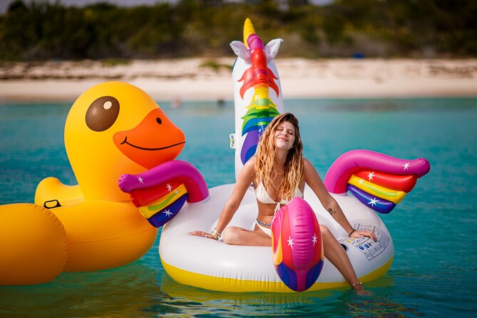 Private 40' Bali Catamaran – Drinks & Food Included - A premium bar for the full four hours