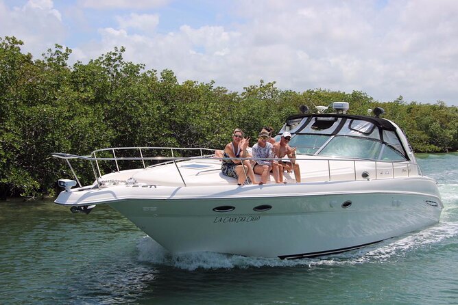 Private 50FT Yacht Rental in Cancún P8 - Swimming, sun, and time at anchor