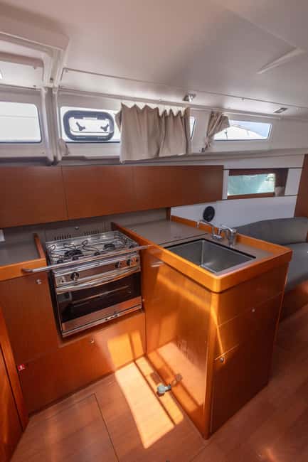 Private and exclusive sailboat in and around the Bay of Palma - The Beneteau Oceanis 35.1 experience