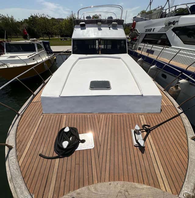 Private Bosphorus Yacht Experience in Istanbul - What $148 per person gets you