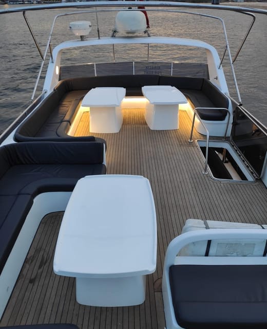 Private Bosphorus Yacht with Local Guide and Snacks - A 15-minute pause and the return toward Maiden’s Tower