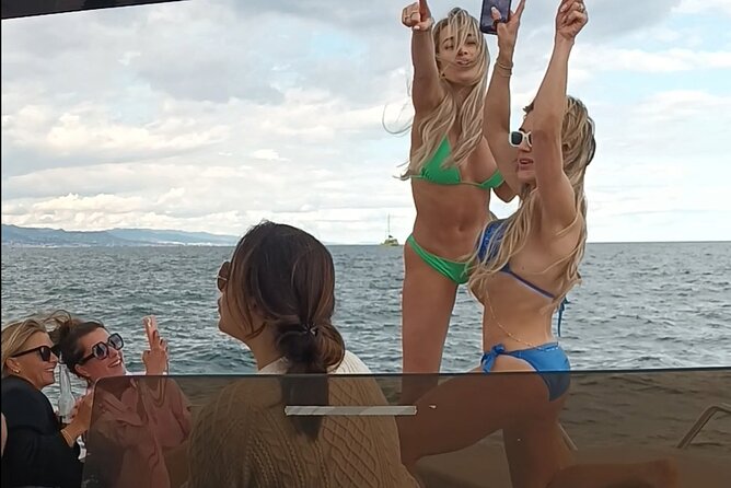 Private Charter in Catamaran Alexa by Barcelona 12 pax 2/4/8 HS - Why a private boat makes sense for celebrations