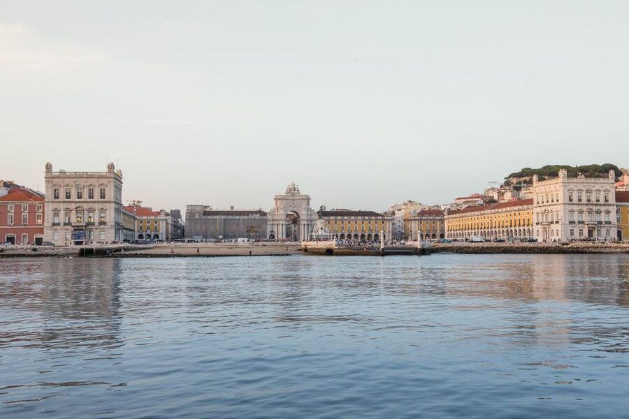 Private Lisbon Sightseeing Sailing Boat Tour with Locals - Alcântara, the bridge, and Cristo Rei