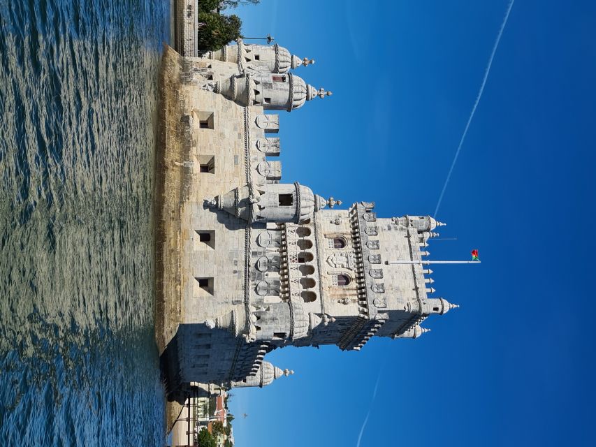 Private Lisbon Sightseeing Sailing Boat Tour with Locals - What the two hours feel like