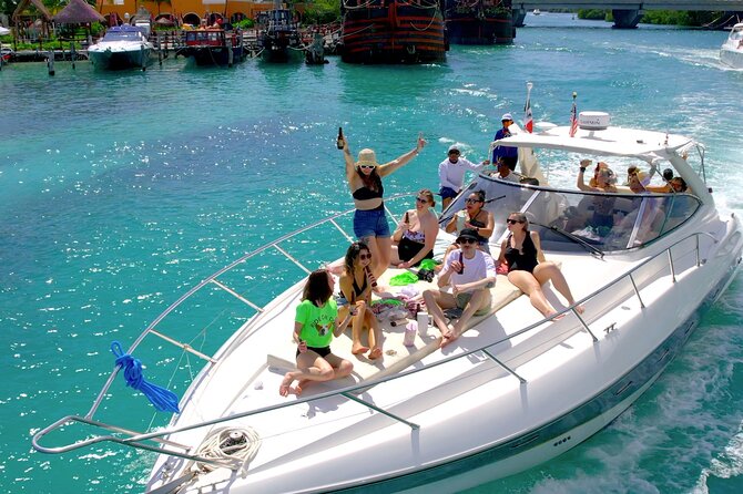 Private Premium Yacht 46FT Rental in Cancún - Snorkeling, wildlife, and weather limits