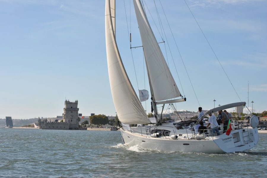 Private Sailing Boat Tour Lisbon with a drink: 2 to 8 Hours - Key points at a glance
