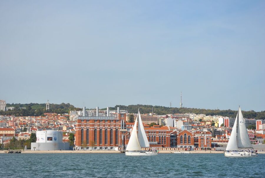 Private Sailing Boat Tour Lisbon with a drink: 2 to 8 Hours - Why Lisbon looks better from the Tagus